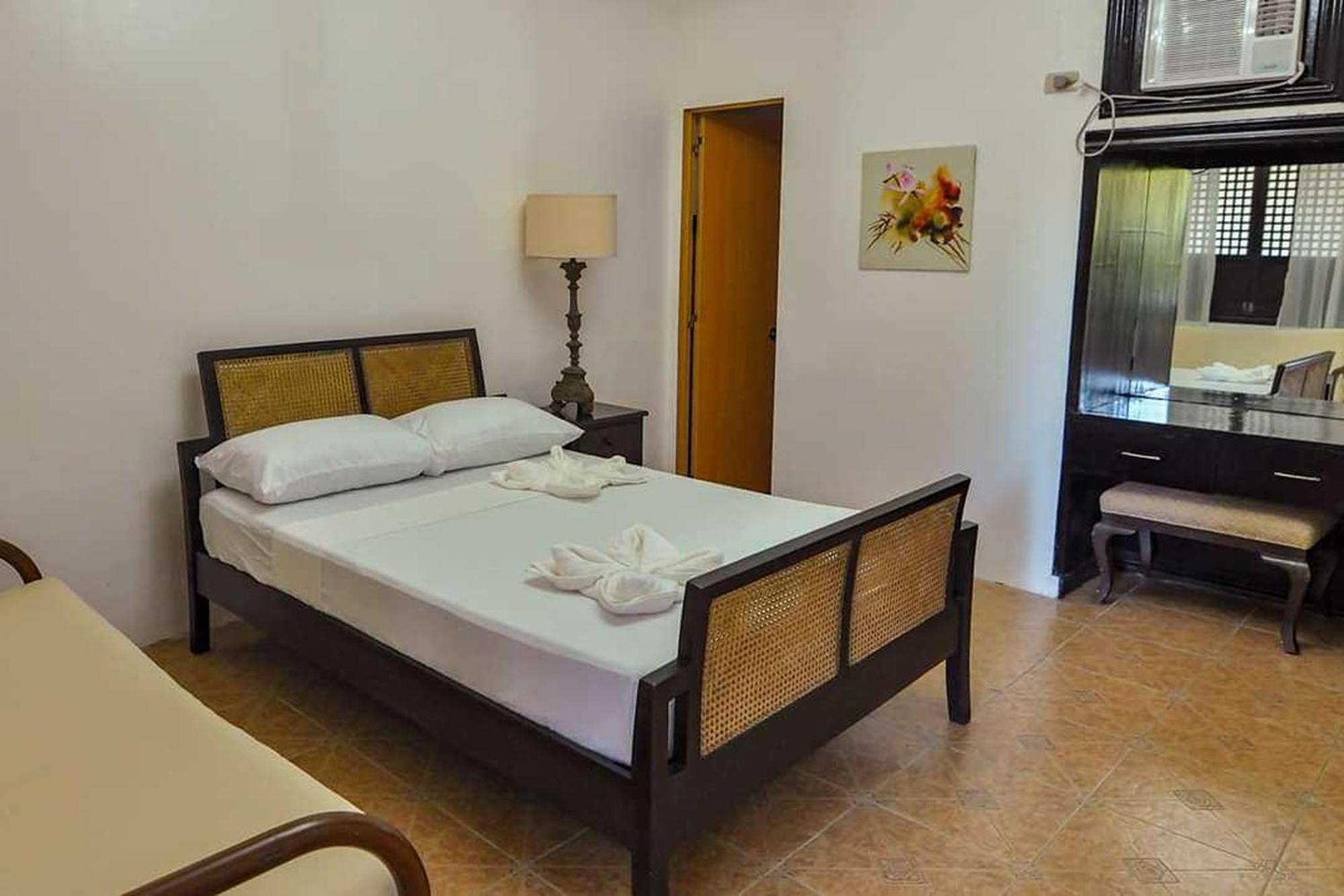 Grand Villa Laguna Bay Exterior photo